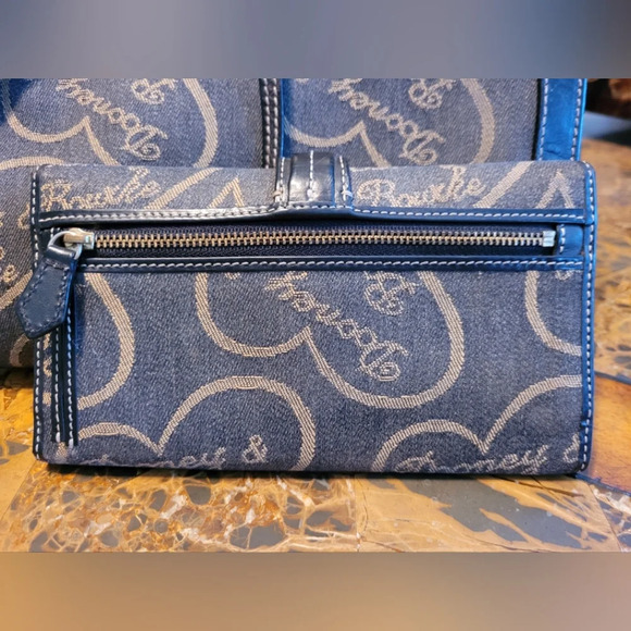 Dooney & Bourke 5 pieces - Picture 15 of 16